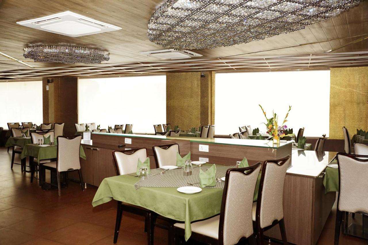 Hotel Gormoh 아흐메다바드 외부 사진