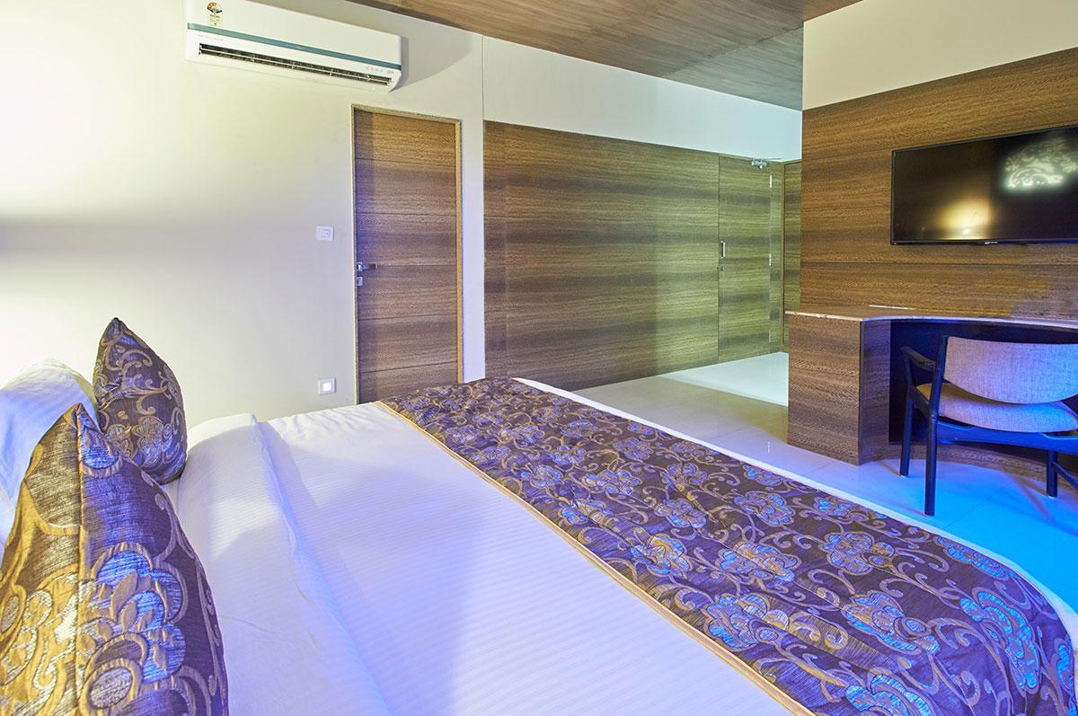 Hotel Gormoh 아흐메다바드 외부 사진