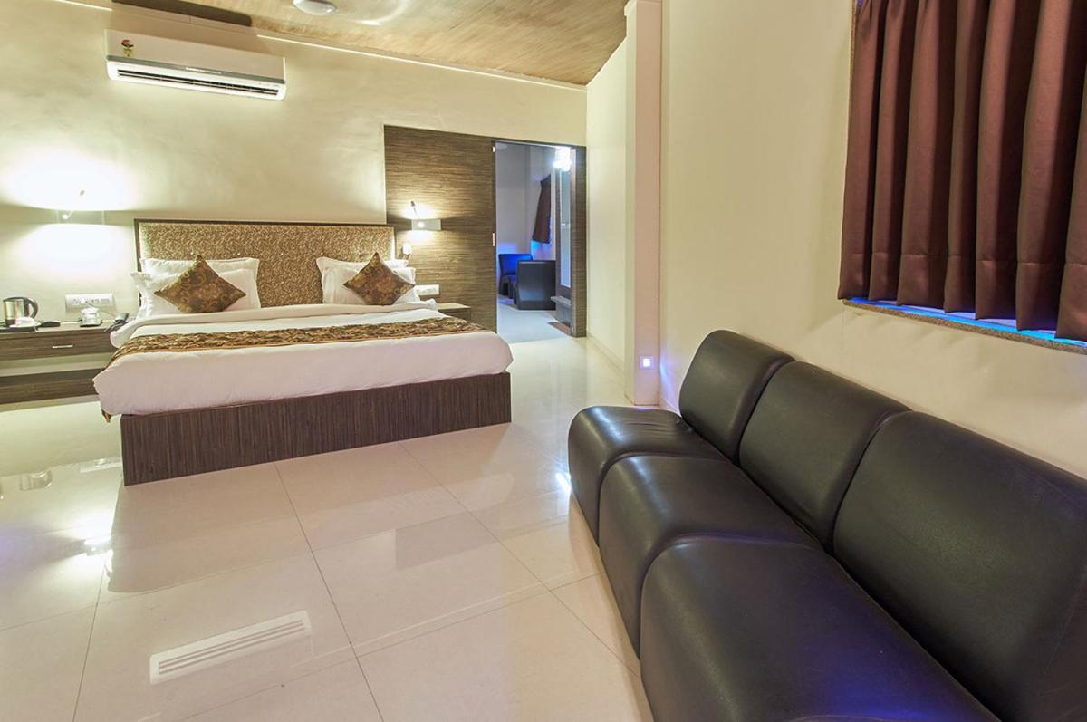 Hotel Gormoh 아흐메다바드 외부 사진