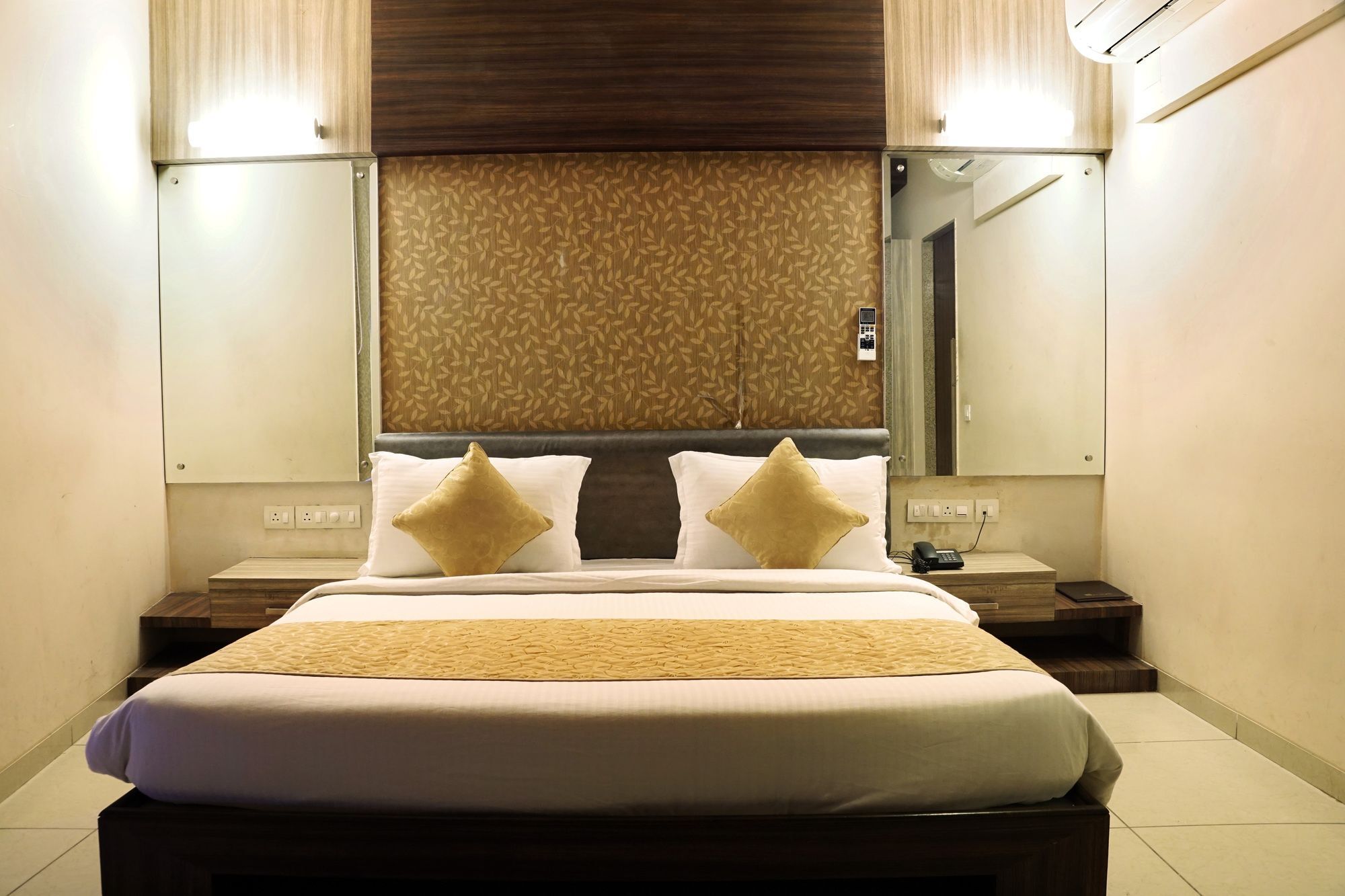 Hotel Gormoh 아흐메다바드 외부 사진